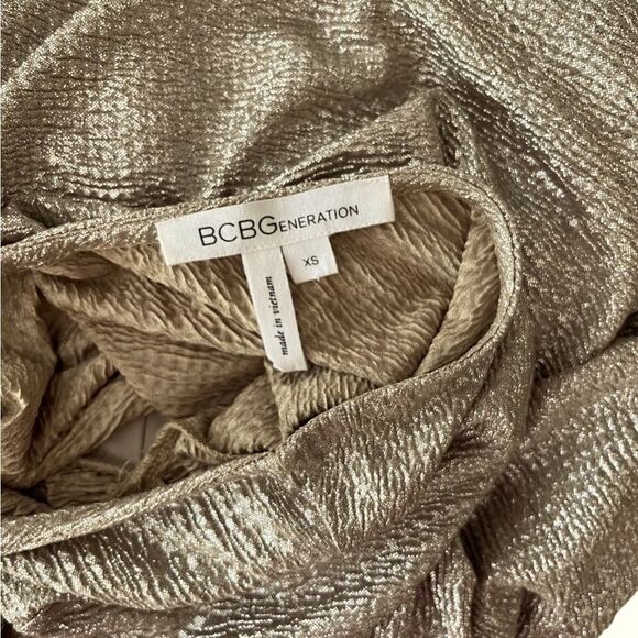 BCBGeneration gold/silver metallic dress with v back size XS. - Picture 5 of 5